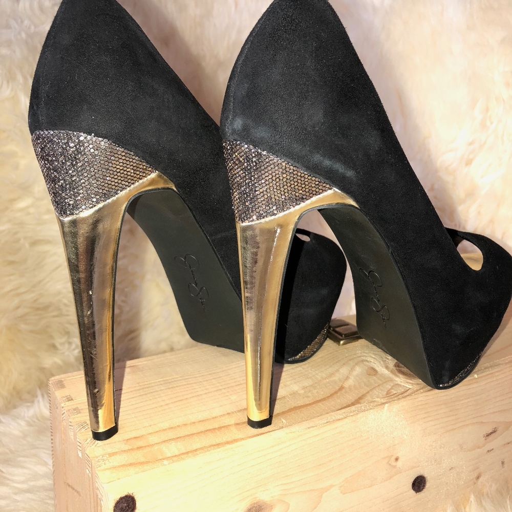 Jessica Simpson Black and Gold Pumps - Picture 4 of 8